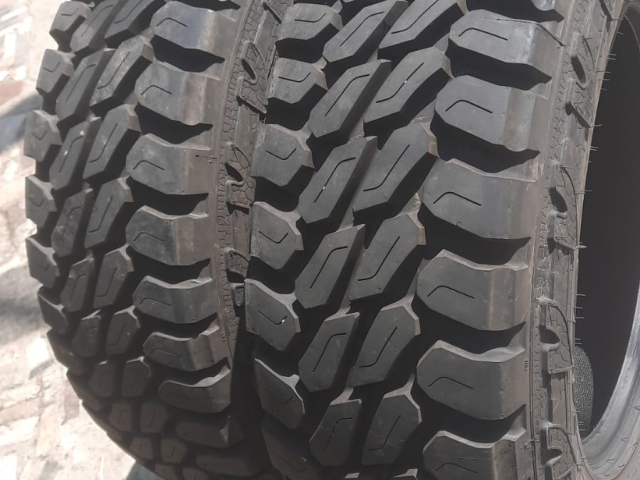 Dois pneus 245/70 R17 MT por R$ 1998