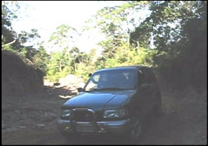 Curva ngreme e cheia de pedras.