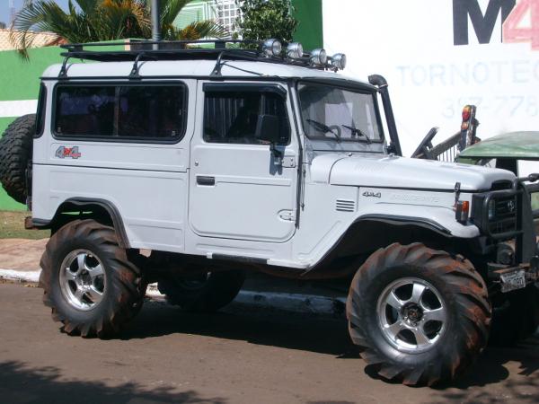 Foto da toyota que recebeu a suspenso com molas espirais e baos m4x4