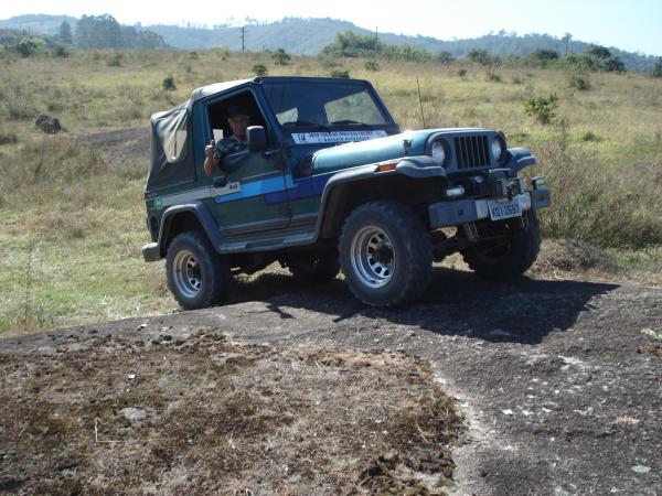 DSC05193
Asia Rocsta, ano 94.
- motor diesel 2.2. 
-direo hidraulica.
-4x4 com reduzida.
-guincho Ramsey 9000