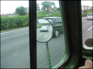 Um olho no volante outro na Estrada,retrovisores novos que coloquei em 2007!!
