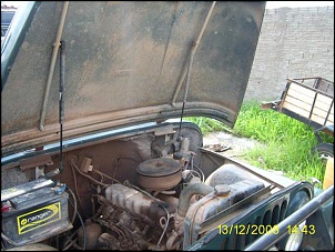viso panormica do motor Isuzu c201 thermo king, kit cap-leve, presso para os plos da bateria de 70 Ah. ao fundo a carretinha, pois no cabe nada...