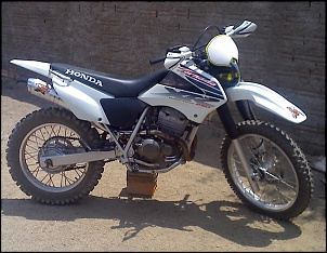 Minha Moto XR-Tornado 250cc, viso lateral, com coroo 52 dentes, puta arrancada, pneus biscoito, infrenta lama como adulta!