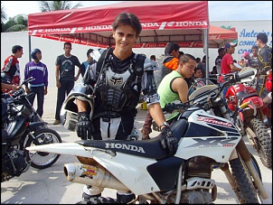 14/12/2008. Eu "Marinaldo Habeck" em frente a Arauto Motos preparado e equipado para trilha do pequi!