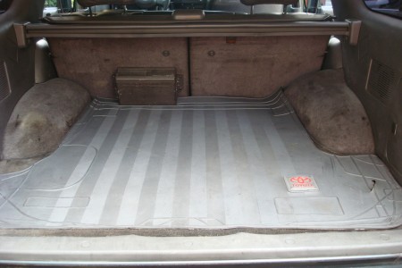 mala com tapete de borracha original toyota (Argentino)