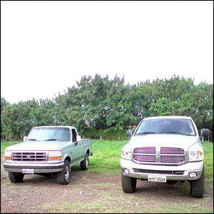 Lado  lado, F1000 4x4 bruta, e dodge