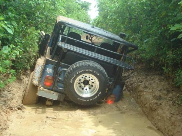 Trilha da tucunduba - jeep azul no buraco I.