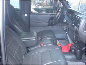 o interior com couro e dvd player