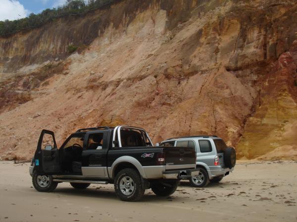 falsias na praia de carro quebrado