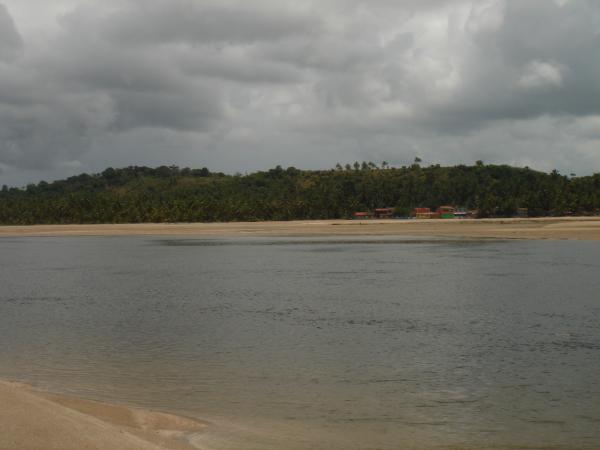 o almoo foi naquele povoado do outro lado da margem
