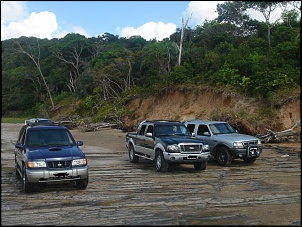 pedras na praia de carro quebrado