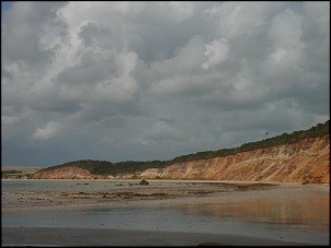 viso panormica da praia de carro quebrado