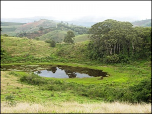 A "Serra da Lagoa" possui uma lagoa quase em seu topo e est localizada no municpio de Carvalhpolis (MG). Devido  dificuldade de acesso e a pouca visitao, muitos moradores da regio no acreditam em sua existncia.