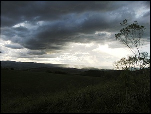 Entardecer sobre Poo Fundo (MG)