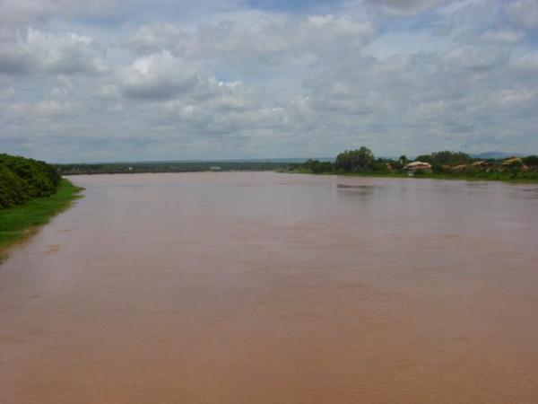 Rio So Francisco - Pirapora. Na poca das chuvas, o "Velho Chico" fica barrento.