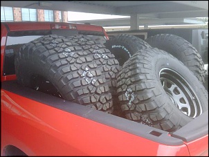 Pneus 37 do Jeep na ca 
camba da pkp
