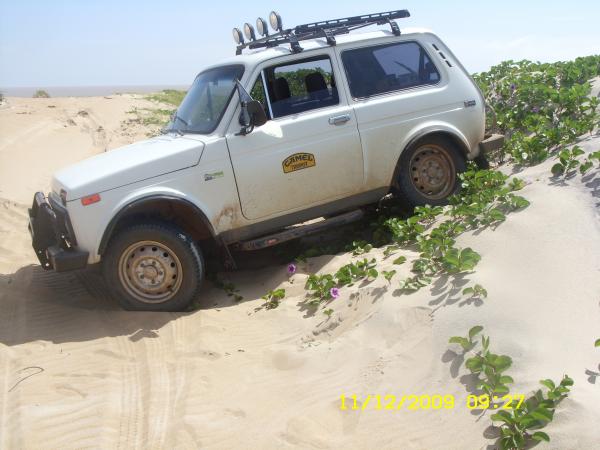 Valente na areia, mesmo com pneus diagonais no atolou no.