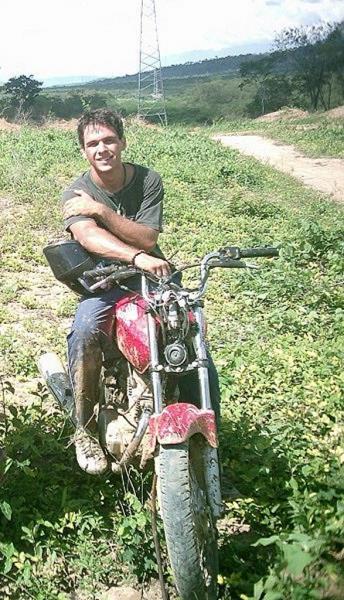 nos faz trilha de moto tb uai!
