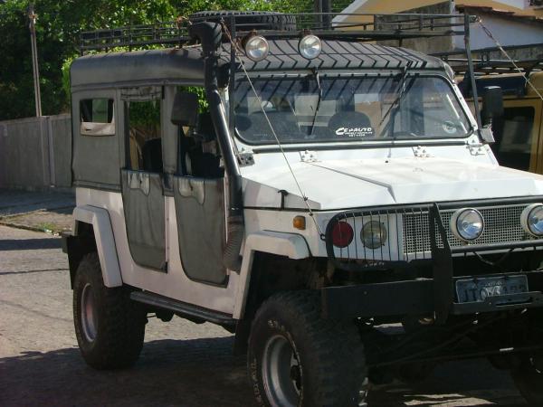 Aqui o Hulk no dia em que fui busca-lo em Bayeux ma PB. Parecia uma toyota da Sulanca. Pesado feito um carro forte e cheio de gambiarra que eu s fui descobrindo com o tempo.