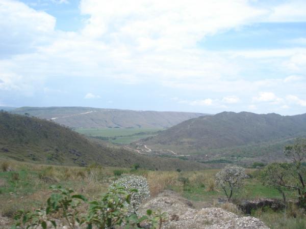 Em baixo o Vale da Batia e la no Horizonte a Subida do Cu.
Subida do Cu de Bike.