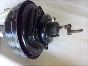 Servo do Corcel II com haste em Z para alinhar com o pedal do freio.