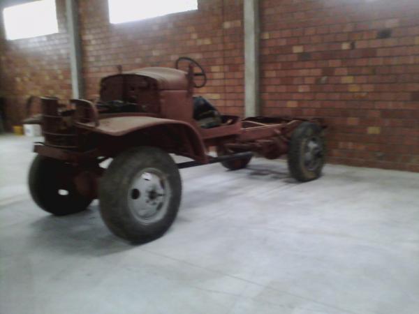 chevrolet 1942 4x4, esperando melhoramentos