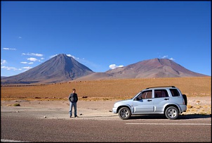 No fundo o Vulcão Licancabur. Próximo a San Pedro de Atacama, Chile.