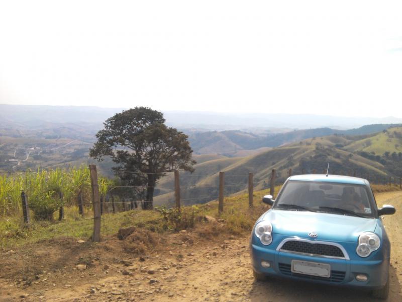 Quando tudo comeou...Em uma estrada de terra entre Monte Verde/MG e Campos do Jordo/SP, quando percebemos que nosso Lifan 320 era muito bom (o tosquinho, aguentou bravamente!!!), mas no era carro para estrada de terra... ento comeou o sonho de ter um Jeep...