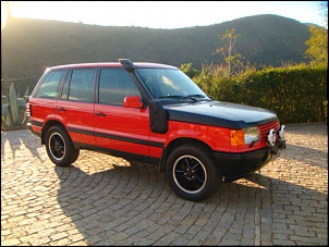 A Landscape � uma empresa pioneira que tradicionalmente vem trabalhando com os legend�rios ve�culos Land Rover em suas diversas utiliza��es; expedi��es, passeios family off road e cursos de condu��o 4x4 desde a d�cada de 80.
Fomos concession�rios autorizados da marca entre 1994 e 2007 no Estado do RJ e tamb�m no Recife quando trabalhamos pelo in�cio do desenvolvimento da Land Rover no Nordeste do Brasil.
Em 1980 criamos a primeira associa��o de aficcionados no Brasil:
Land Rover Classic Driver�s Club - Brasil.

Atualmente, a Landscape esta transferindo suas atividades para Curitiba, terra natal de seu fundador Milton Tesserolli Filho.

No Paran�, inicialmente estaremos focados na comercializa��o de pe�as novas para todos os ve�culos Land Rover de qualquer ano ou modelo al�m de consultoria na realiza��o de restaura��es, reparos e prepara��o de ve�culos especiais.

Nossa experi�ncia envolvendo todos os aspectos da marca Land Rover teve in�cio quando restaur�vamos os cl�ssicos Serie I, II e III com o objetivo de utiliza-los em expedi��es. Esse esp�rito nos levou a adquirir incompar�vel expertise com os Land Rover e a realizar as primeiras expedi��es off road pela Amaz�nia, Andes, Sahara, Atacama, entre outros locais distantes e in�spitos.

A Landscape mant�m um exclusivo acervo de ve�culos hist�ricos Land Rover al�m de diversos equipamentos e publica��es t�cnicas sobre a marca. Os primeiros Range Rover que chegaram ao Brasil, os ve�culos originais da primeira expedi��o brasileira de travessia do deserto do Sahara e o Serie IIA Carawagon da Rota dos Andes 1983/2008 s�o exemplos de nosso carinho e preocupa��o com a hist�ria da marca no Brasil.