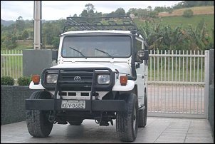 Eu queria um 4 x 4 mas a dona da pens�o pensava diferente. Insistia no ponei Ecosport. Quando saiu a vers�o 2013 do bandido vi que meu destino era dormir na casinha do cachorro. Por sorte o Banco me pemitiu usar um por alguns anos, (se pagar as presta��es, l�gico).
Encrenca resolvida fiquei liberado para buscar um carro ao meu estilo e encontrei uma Band. E que Band. Ano 90, 14B, 5 marchas, reduzida, churrasqueira, snorkel, escape alto, bancos hilux, DH, etc.