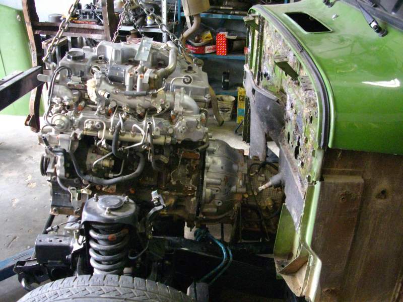 Motor da Triton diesel, vista lateral