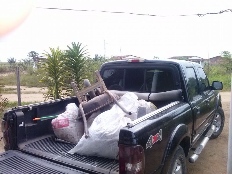 Carregada com adubo. Indo Para  o campo.