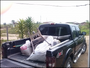 Carregada com adubo. Indo Para  o campo.