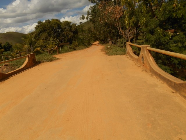 Estrada de Santa Luzia do Carneiro - Itanhomi - MG
