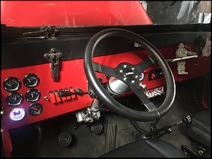 Painel do Jeep, tive que adicionar estes relgios porque o antigo dono fez varias furos desalinhados, ento adicionei os relgios e as chaves que...