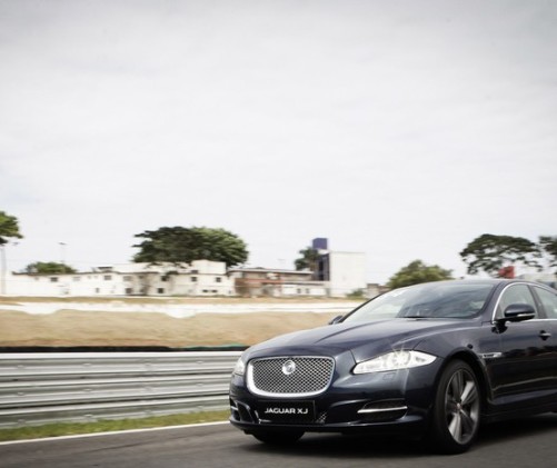 Pneus Frontiera 265/75R16-jaguar-xj-caiokenju.jpg