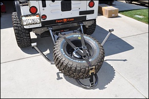 -poison-spyder-rear-stinger-tire-carrier.6.jpg
