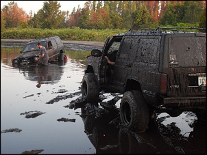 Ford Explorer vs Cherokee Sport-xj.jpg