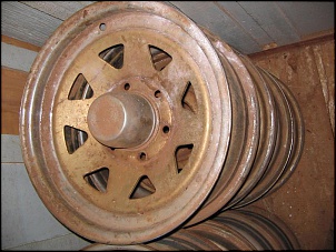 Compro 1 roda 15 - 5 furos modelo triangular.-img_2451.jpg