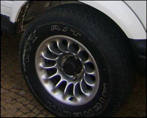 Compro 1 pneu michelin 215/75 R 15 LTX A/T-pneu-r.jpg