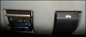 Check engine - teste eec-iv - sti-1995_ford_explorer_aldl_under_dash_connector.jpg