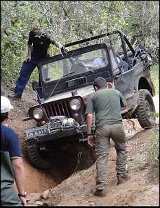 Veiculos 4x4 roubados-3444c460-830d-40ce-b1cb-58e3c00e54a5.jpg