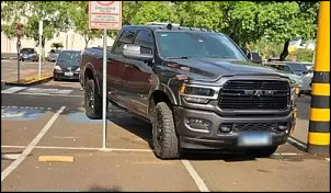 -ram-1500-estacionamento-.jpg