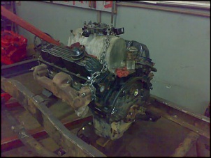 &quot;O Incrivel...&quot; CJ3B 1954-v8-acoplado-no-chassi-traz.jpg