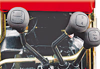 RURAL 75 - FOrDINHA V8 292-82_servico_trator.jpg