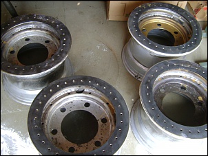 F75 on rocks!!!-beadlock2.jpg