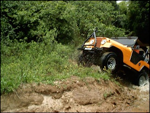 -jeep_subindo_o_barranco.jpg