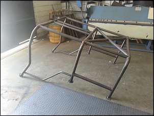 CJ5 - Preparando para trilha-gaiola.jpg