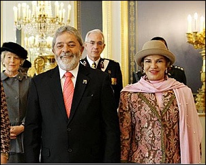 ZOANDO COM O PRESIDENTE!!!-mulher-sofa-1.jpg