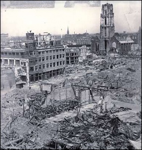 Ferro velho militar.-thema_rotterdam.jpg